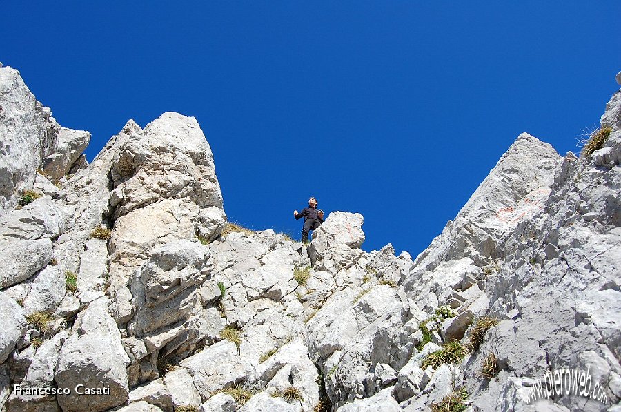07 Piero in salita sulla Corna Piana.jpg